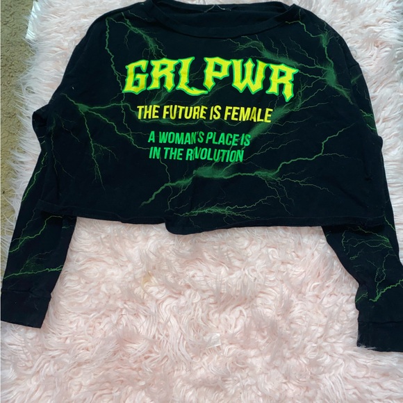 Fashion Nova Tops - FASHION NOVA GIRL POWER CROP TOP